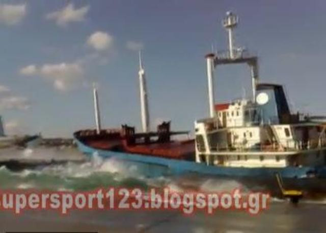Βίντεο με το ακυβέρνητο καράβι στο λιμάνι της Ρόδου