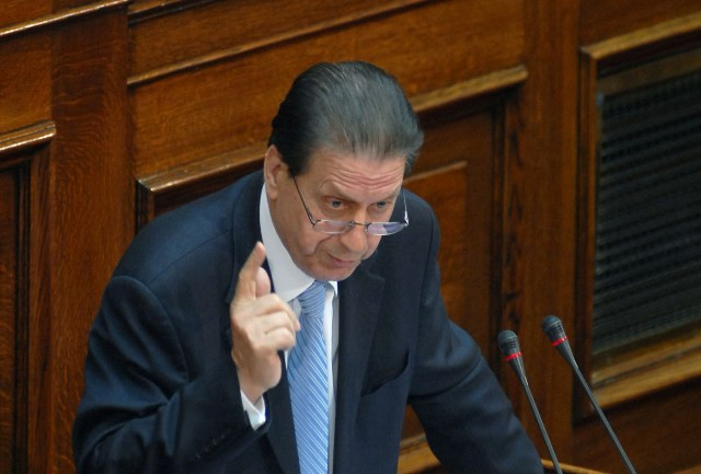 «Να αλλάξει πολιτική η κυβέρνηση, για να ψηφίσω για ΠτΔ»