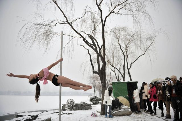 Ακραίο&#8230; Pole Dance στους πάγους της Κίνας