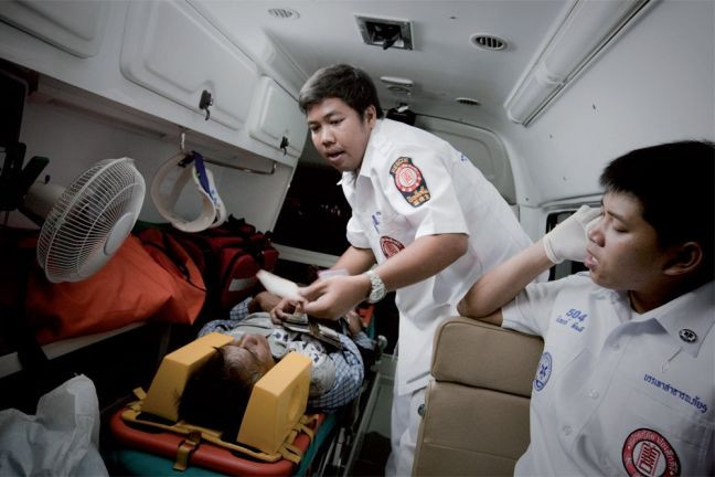 Σε χαράδρα λεωφορείο με 29 νεκρούς στην Ταϊλάνδη