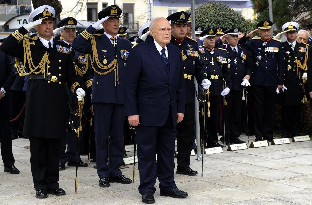 Κάρολος Παπούλιας: Με τιμές αρχηγού κράτους η κηδεία του – Τριήμερο δημόσιο πένθος