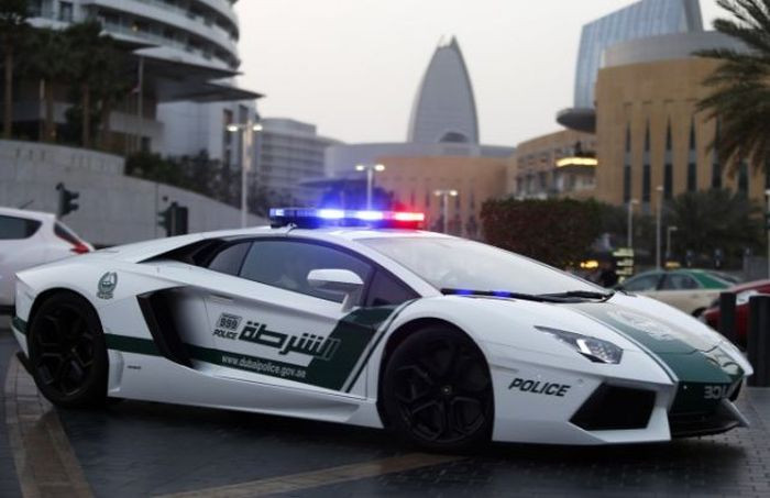 Αστυνομικά αυτοκίνητα στο Ντουμπάι