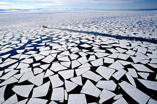 «Θερμά» ποτάμια λιώνουν την Αρκτική
