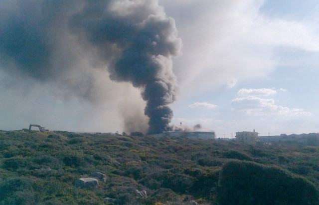 Μεγάλη φωτιά σε αποθήκη της Creta Farms στο Ρέθυμνο