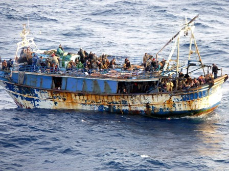 Εντοπίστηκε ακυβέρνητο σκάφος με 60 παράνομους μετανάστες