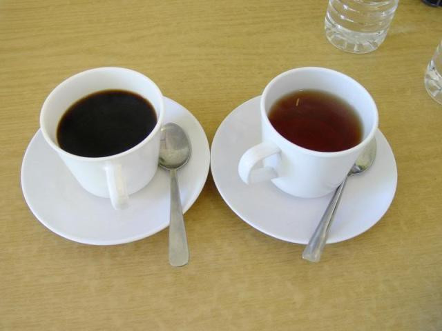 Πώς η καφεΐνη συνδέεται με πιο λεπτή μέση
