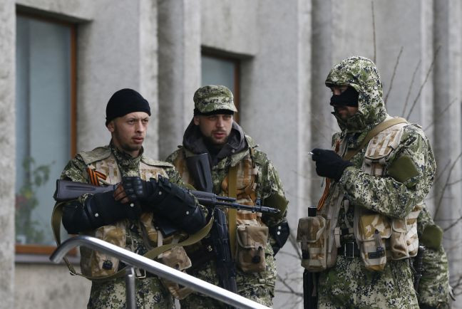 Φιλορώσοι τραυμάτισαν 2 στρατιώτες στο Λουγκάνσκ