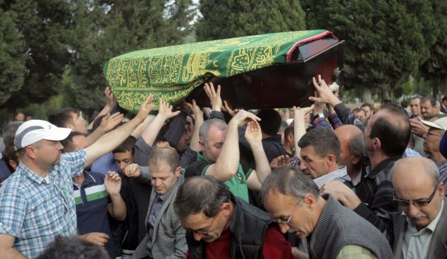 Τους 282 αγγίζει ο αριθμός των νεκρών στην Τουρκία