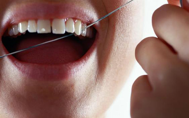 Υπερεκτιμημένος ο ρόλος του οδοντικού νήματος