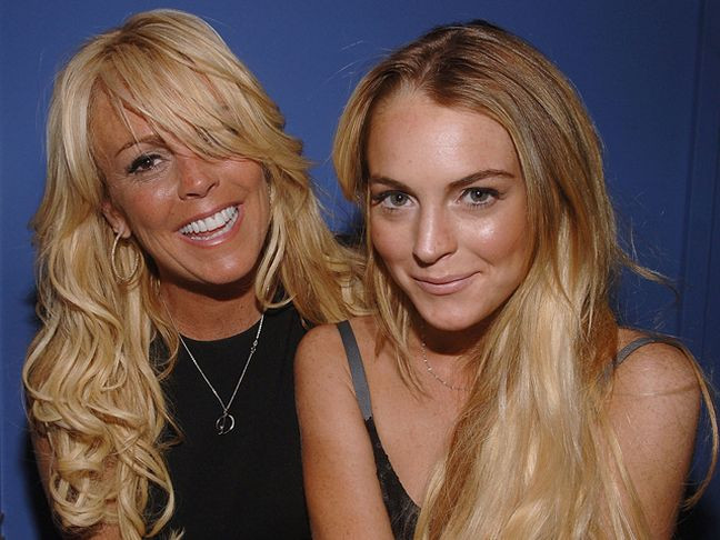 Η μητέρα της Lindsay Lohan στα βήματα της κόρης της&#8230;