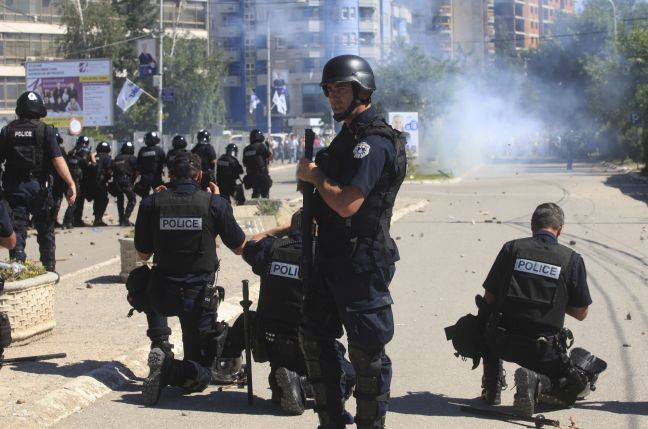 Μυρίζει&#8230; μπαρούτι στο Κόσοβο &#8211; Συνελήφθη Σέρβος διαδηλωτής