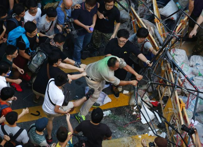 Νέες ταραχές και 26 συλλήψεις στο Χονγκ Κονγκ
