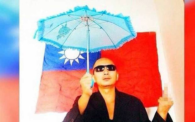 Κινέζος θα μπει φυλακή γιατί είχε στην κατοχή του… ομπρέλα