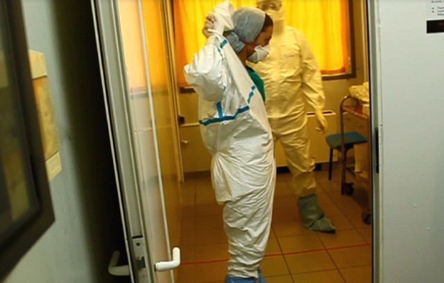 Εθελοντική, όχι υποχρεωτική η καραντίνα για τον Έμπολα