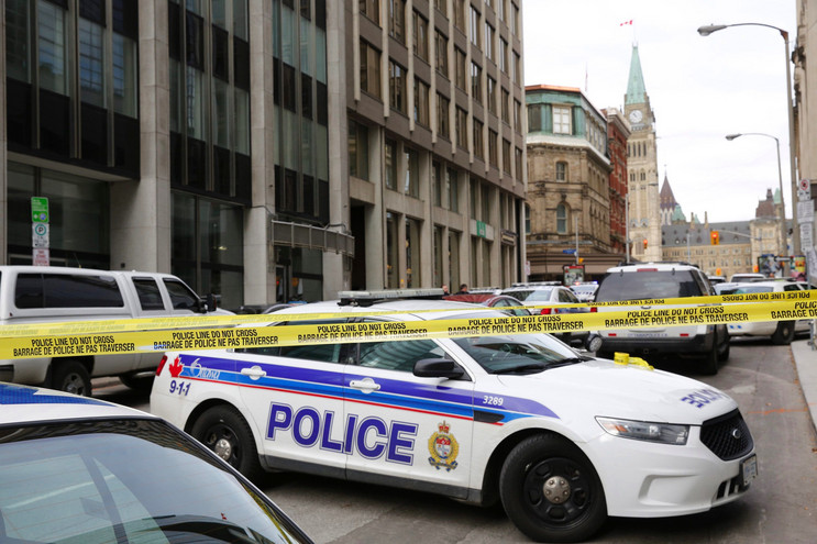 Αποκλεισμένη η καναδική Βουλή μετά τις επιθέσεις