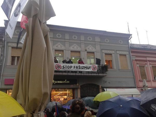 Μεγάλο αντιφασιστικό συλλαλητήριο στη Σερβία