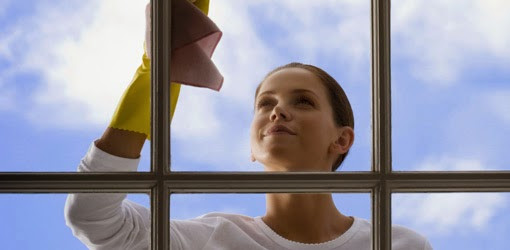 Φτιάξτε μόνοι σας σπιτικό καθαριστικό για τα τζάμια