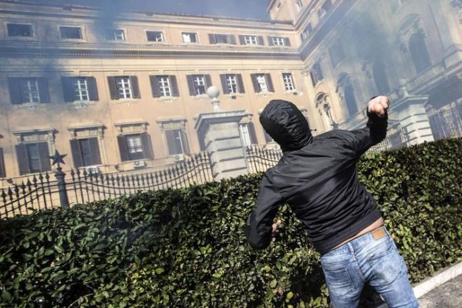Μαζικές διαδηλώσεις για τις εργασιακές σχέσεις στην Ιταλία