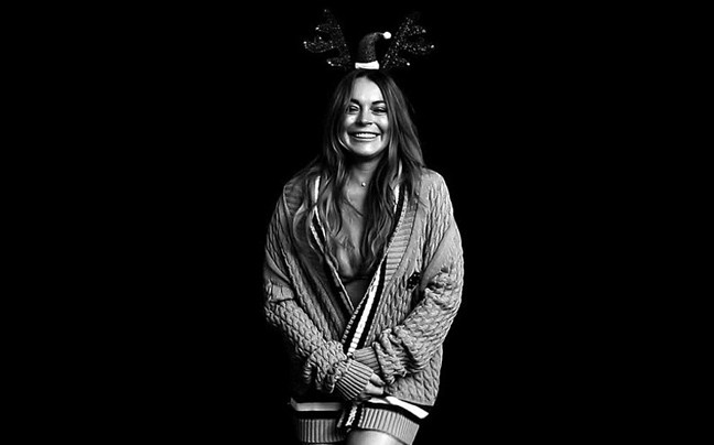 Στο πνεύμα των Χριστουγέννων η Lindsay Lohan
