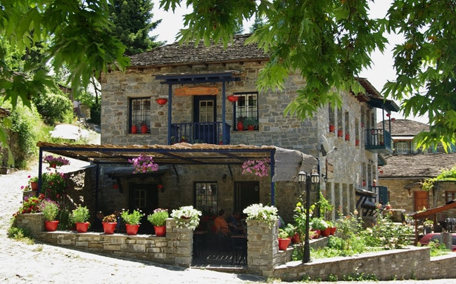 Οι 100 ελληνικοί προορισμοί για φθινόπωρο και για χειμώνα