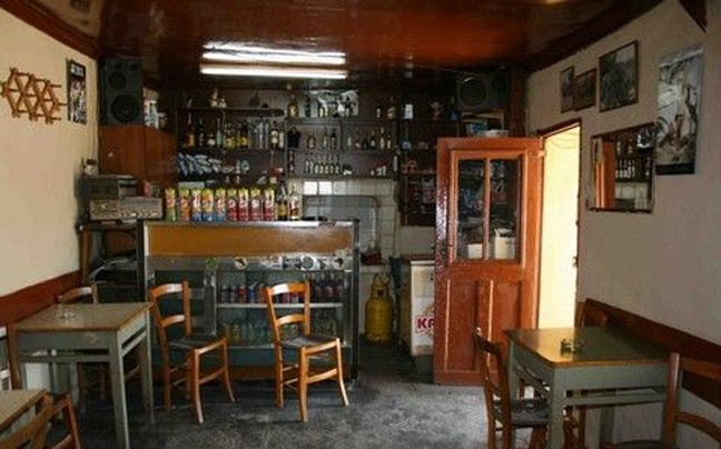 Lockdown: Άνοιξε το καφενείο του σε χωριό της Κρήτης και πλήρωσε 5.000 ευρώ