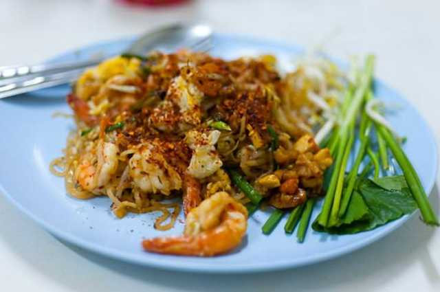 Τρία πιάτα που τα «σπάνε» στη Μπανγκόκ