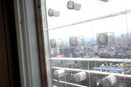 Hi-tech παράθυρο μπλοκάρει τους εξωτερικούς θορύβους