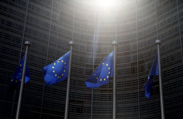 «Κανονισμός της Κομισιόν προτείνει ένα είδος ευρωομολόγων από την… πίσω πόρτα»