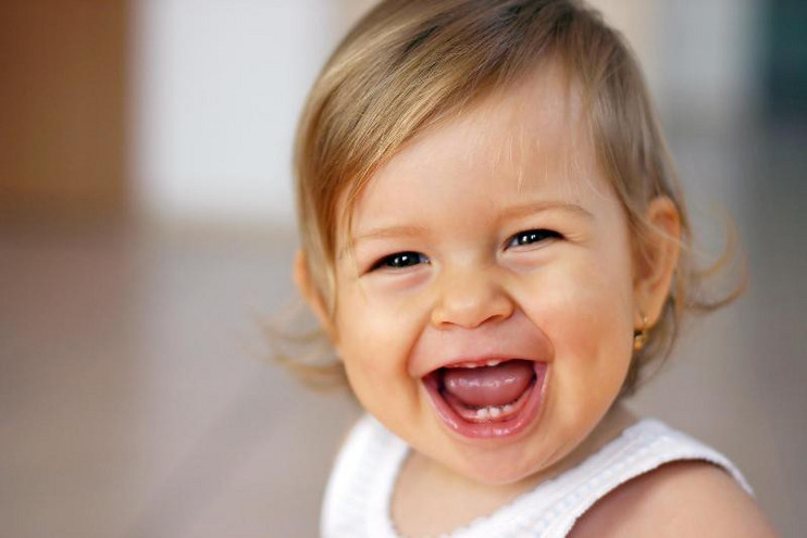 Τα μωρά μαθαίνουν πιο γρήγορα με… το γέλιο