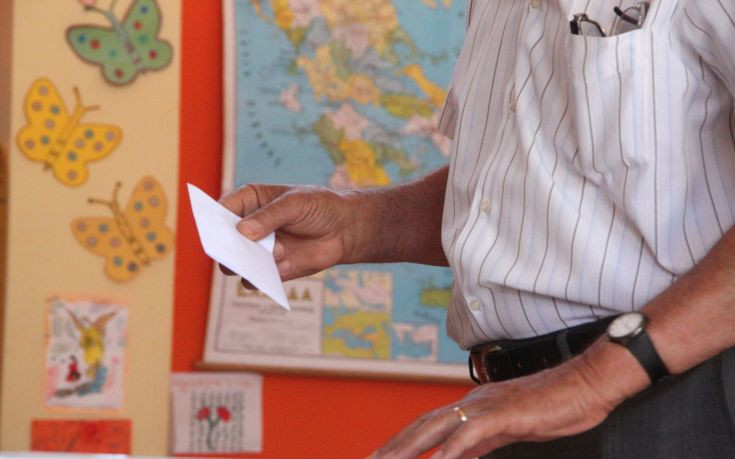 Τα ευρήματα των δημοσκοπήσεων που σπάνια βγαίνουν προς τα έξω και το ερώτημα της νεαρής Μαρίνας προς όλα τα κόμματα