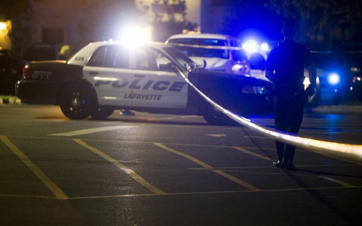 Ταμπουρωμένος σε σπίτι ο άνδρας που πυροβόλησε αστυνομικό στην Αλαμπάμα
