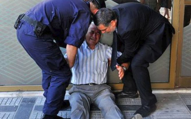 Το κλάμα του έλληνα συνταξιούχου που συγκίνησε ομογενή