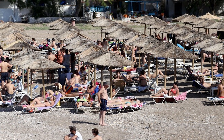 Ποιες είναι οι 16 παραλίες της Αττικής που κέρδισαν Γαλάζια Σημαία
