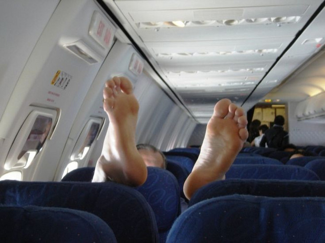 Τα ενοχλητικά που κάνουν οι επιβάτες και εκνευρίζουν τις αεροσυνοδούς