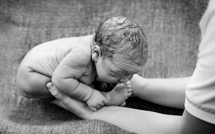 Φωτογραφίες από βρέφη δευτερόλεπτα μετά τη γέννησή τους