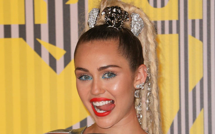 Miley Cyrus: Δεν έχω καπνίσει χόρτο εδώ και τρεις εβδομάδες