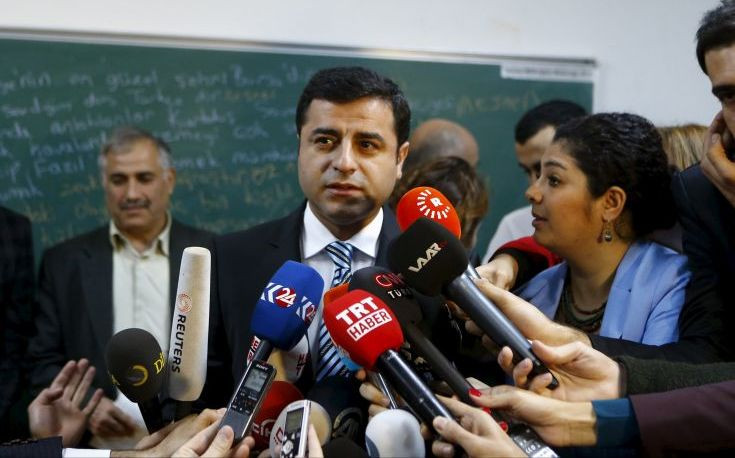 Το κουρδικό κόμμα της Τουρκίας ζητά να σταματήσει η επίθεση στο Αφρίν