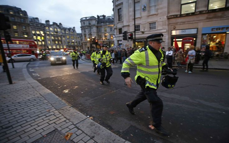 Σε συναγερμό οι αρχές στο Λονδίνο, ύποπτο όχημα κοντά στο Κοινοβούλιο