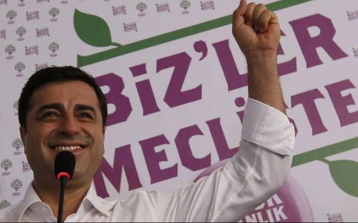 Ο φυλακισμένος πρόεδρος του φιλοκουρδικού HDP αρνήθηκε να πάει στο δικαστήριο με χειροπέδες
