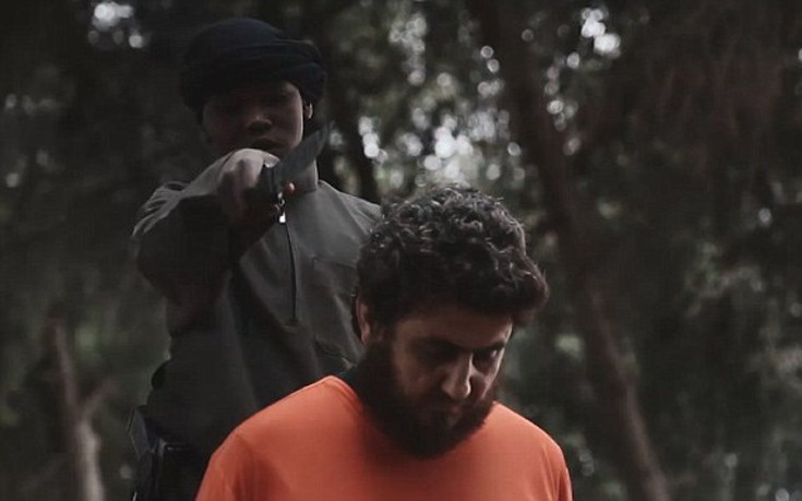 Βίντεο-σοκ του ISIS με παιδί να αποκεφαλίζει όμηρο