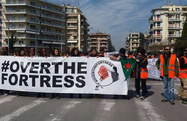 Ιταλοί ακτιβιστές έκαναν πορεία στο κέντρο της Θεσσαλονίκης