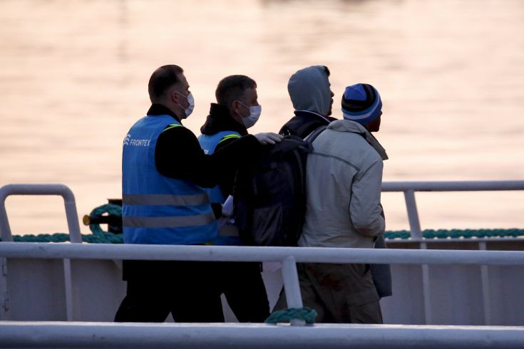 Συνελήφθησαν στη Σμύρνη 109 μετανάστες και τρεις διακινητές