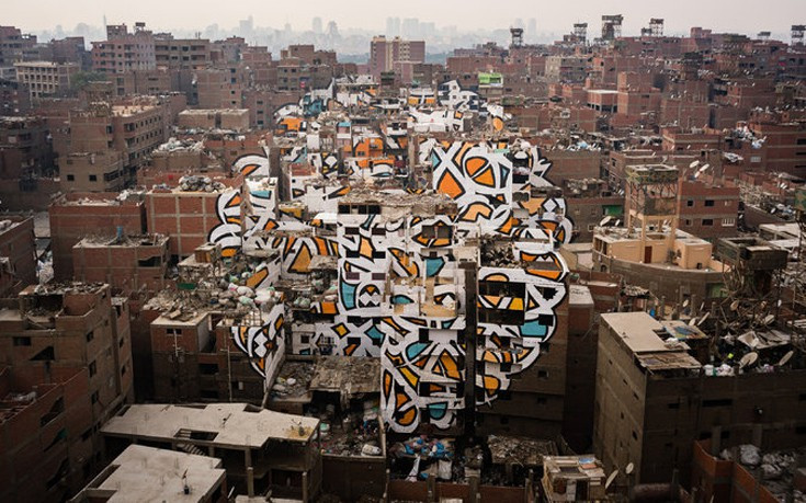 Street artist έφτιαξε μυστικά μια εντυπωσιακή τοιχογραφία στο Κάιρο
