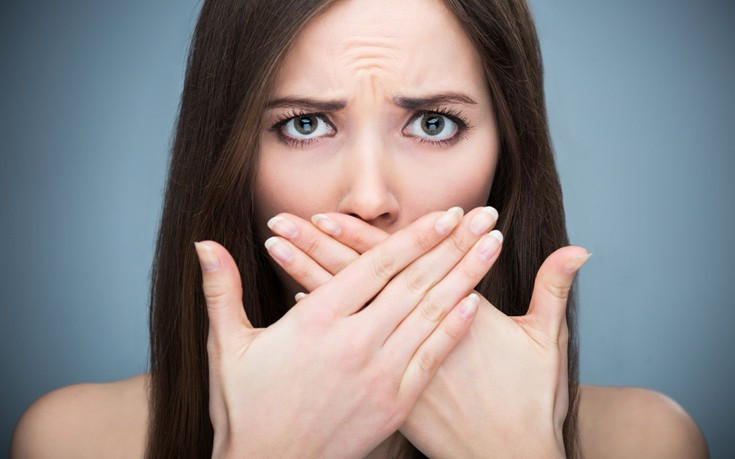 Πώς να απαλλαγείτε από τη μυρωδιά του σκόρδου στην αναπνοή