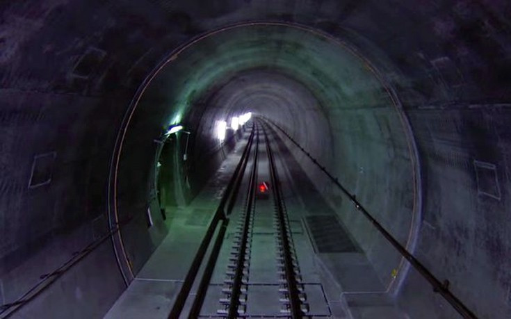 Ανοίγει το μεγαλύτερο σιδηροδρομικό τούνελ στον κόσμο