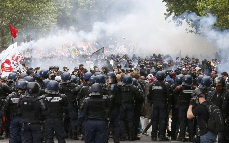 Ο Ολάντ προειδοποιεί ότι θα απαγορεύσει τις διαδηλώσεις λόγω του Euro 2016