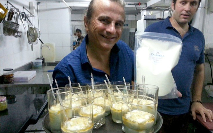 Ένας Έλληνας λέει «kalimera» στην Ινδονησία και παράγει γιαούρτι
