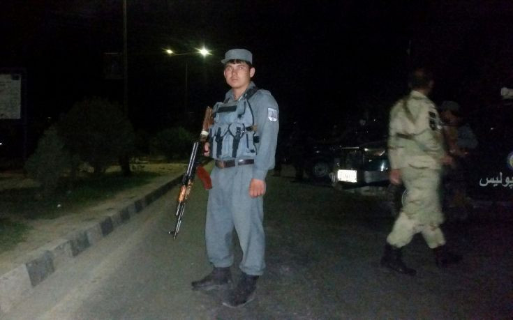 Τουλάχιστον ένας νεκρός από την επίθεση στο Αμερικάνικο Πανεπιστήμιο στην Καμπούλ