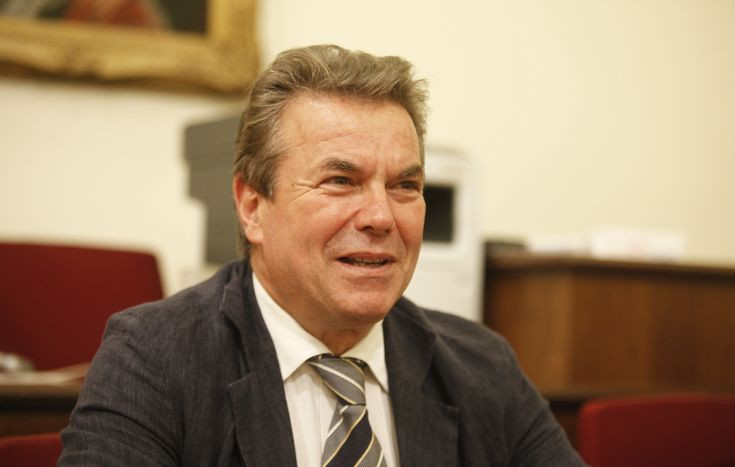 «Όχι» Πετρόπουλου σε μεταβίβαση των παροχών υγείας σε ασφαλιστικές εταιρείες