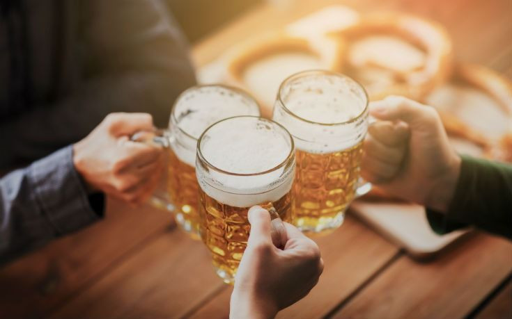 Ζυθοποιείο στη Γερμανία μοίρασε όση μπύρα δεν μπόρεσε να πουλήσει λόγω πανδημίας